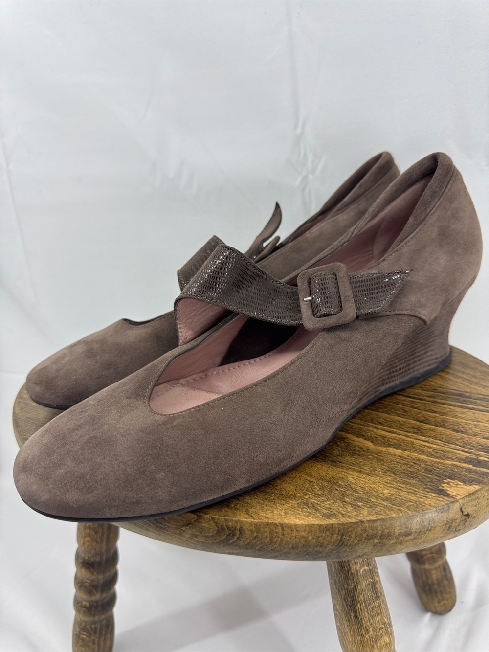 BeautiFeel Womens Taupe Nubuck Mary Jane Wedges Heels w/ Reptile Texture, sz 40